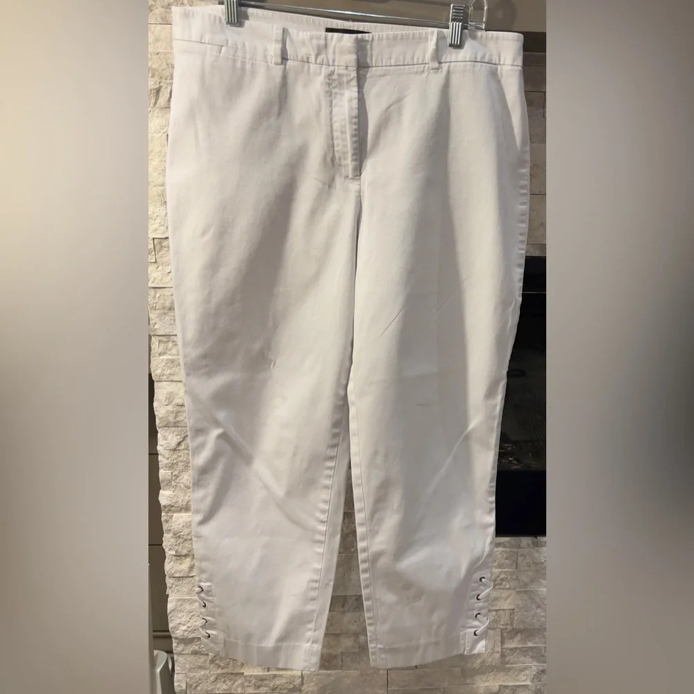 Talbots size 12 White Cropped pants with x tie in bottom